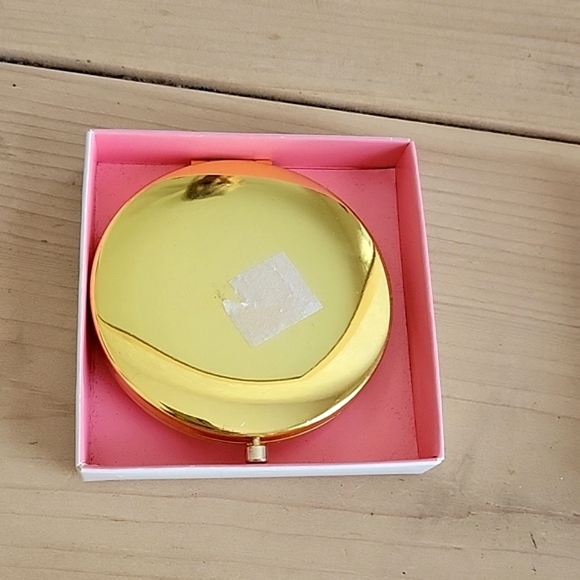 "Oh, So  Pretty"  Signature Compact Mirror - Picture 4 of 7